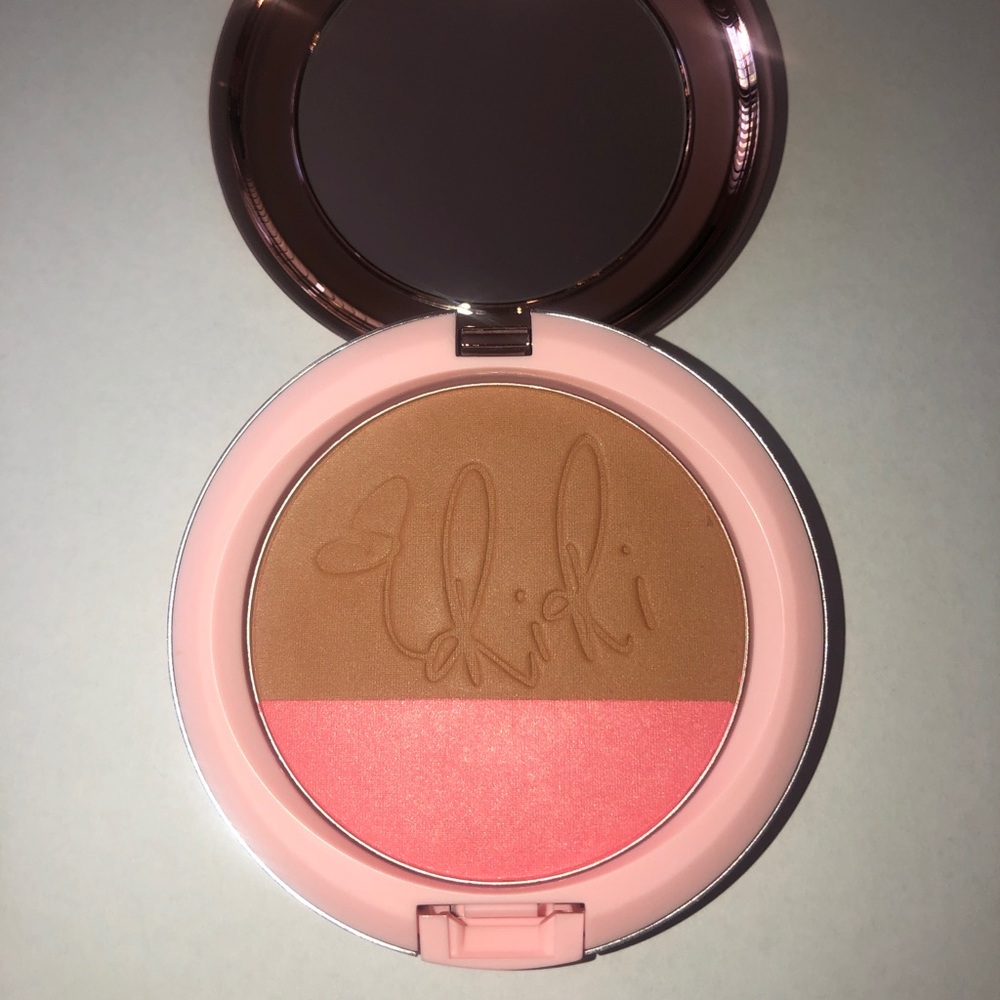 MAC RIRi Powder Blush In Hibiscus Kiss.